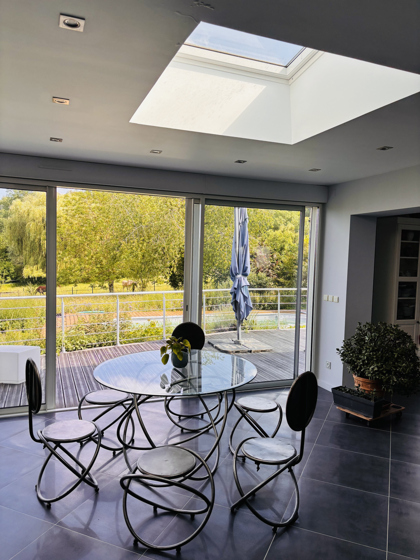 MAISON CONTEMPORAINE    275 m2   PISCINE CHAUFFÉE   VUE SUR LES VIGNES